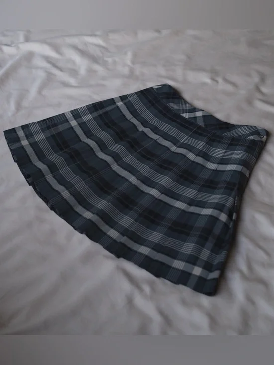 Aritzia Sunday Best Plaid Pleated Mini Skirt Dark Green Navy Size 0 - Picture 1 of 10